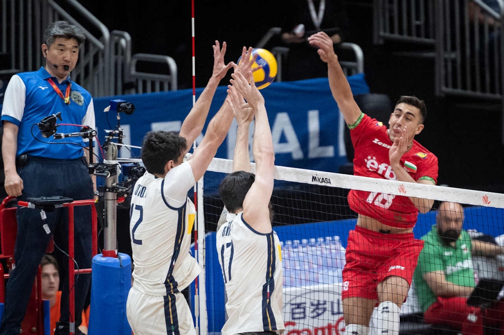 Мъжкият национален отбор по волейбол отстъпи пред световния шампион Италия